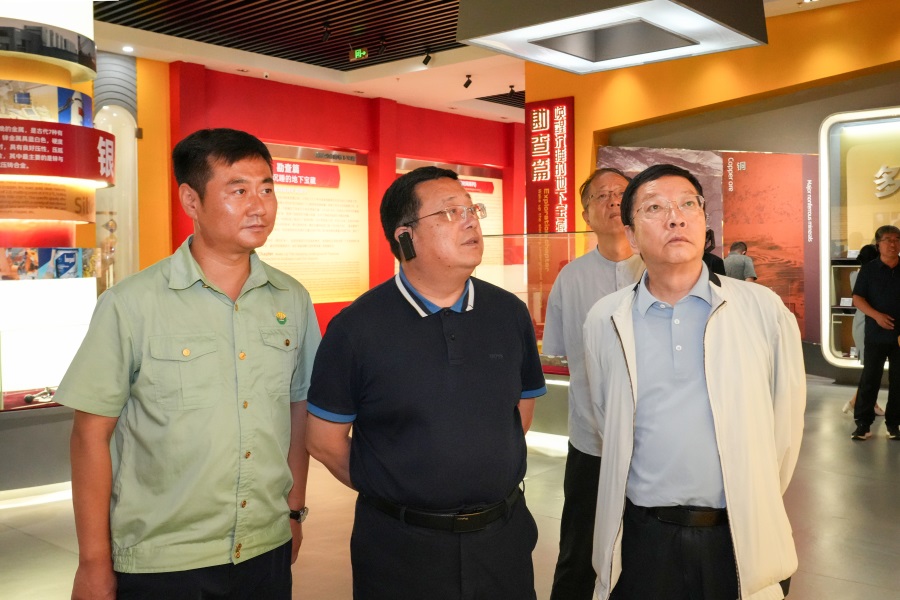 2024.06.23全國(guó)政協(xié)委員、 陜西省政協(xié)副主席、民建陜西省委會(huì)主委李忠民蒞臨金徽股份調(diào)研.jpg